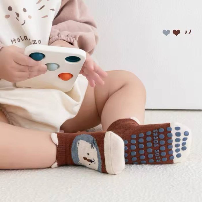 جوراب بچه گانه اسپرت طرح لوکا