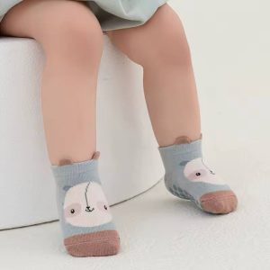 جوراب بچه گانه اسپرت طرح لوکا