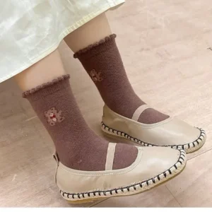 جوراب بچگانه دخترانه ضد لغزش نیم ساق اسپرت طرح چری بر (مناسب ۱ تا ۱۲ سال)
